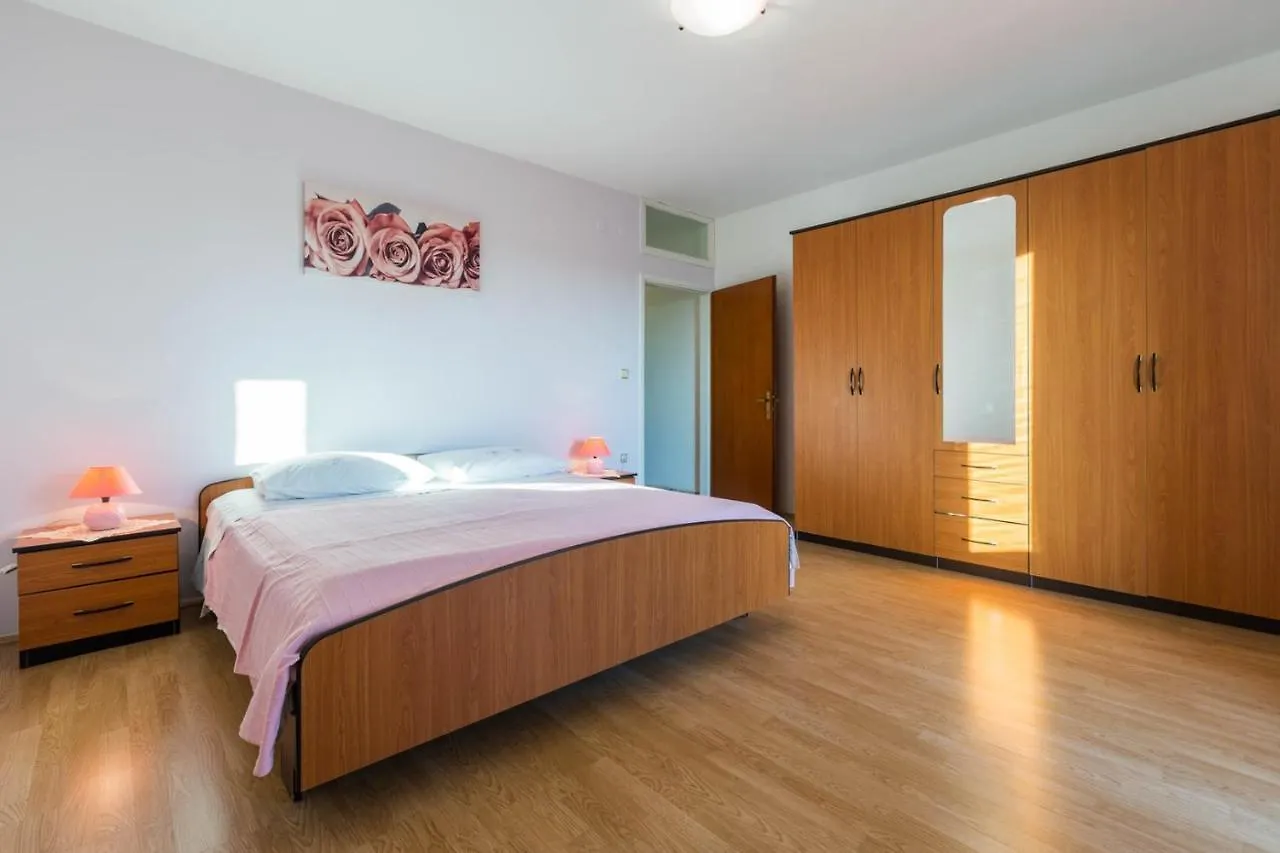 Apartment Seaside Villa Paola: 3-Bedroom Garden Retreat Porec Croatia