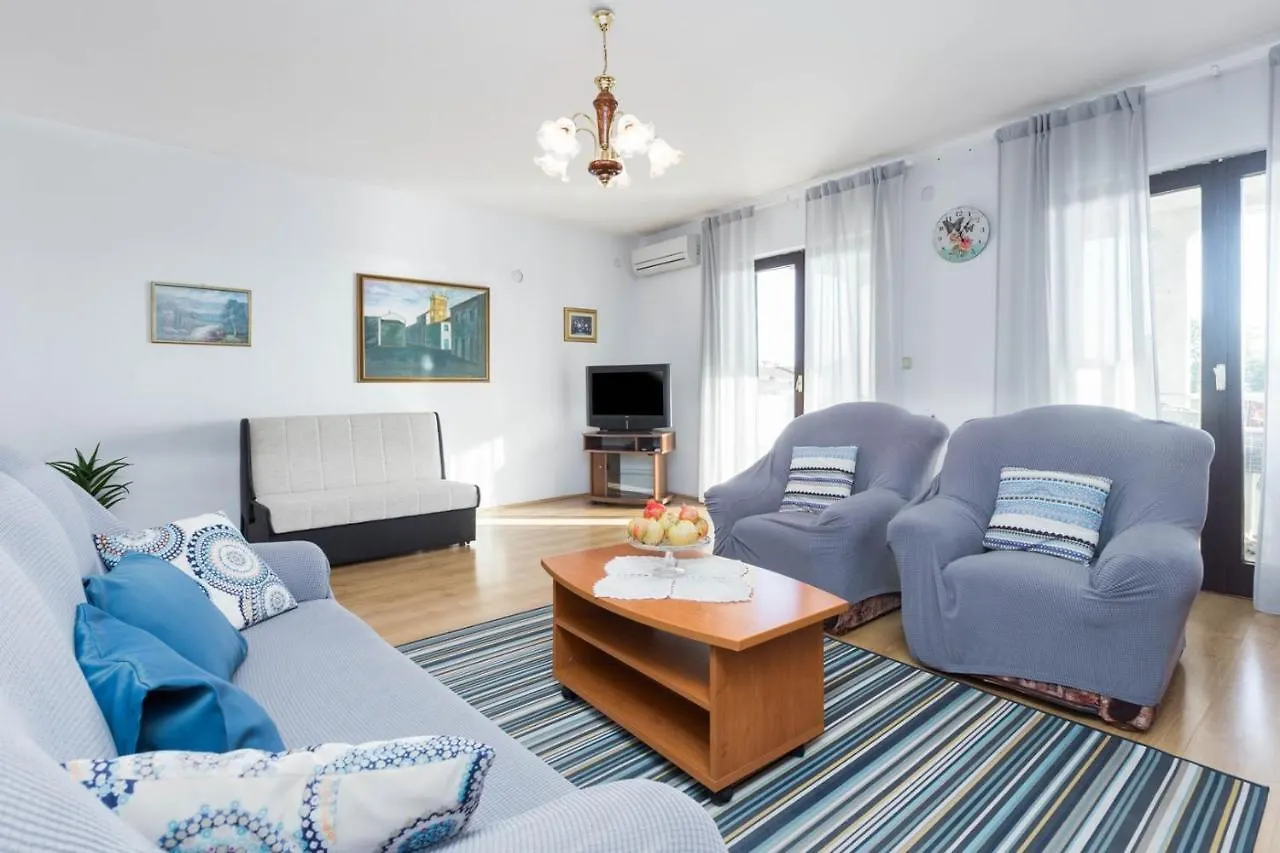 Apartment Paola For Max 7 Pax With 3 Bedrooms Large Garden And Spacious Balconies Overlooking The Sea location