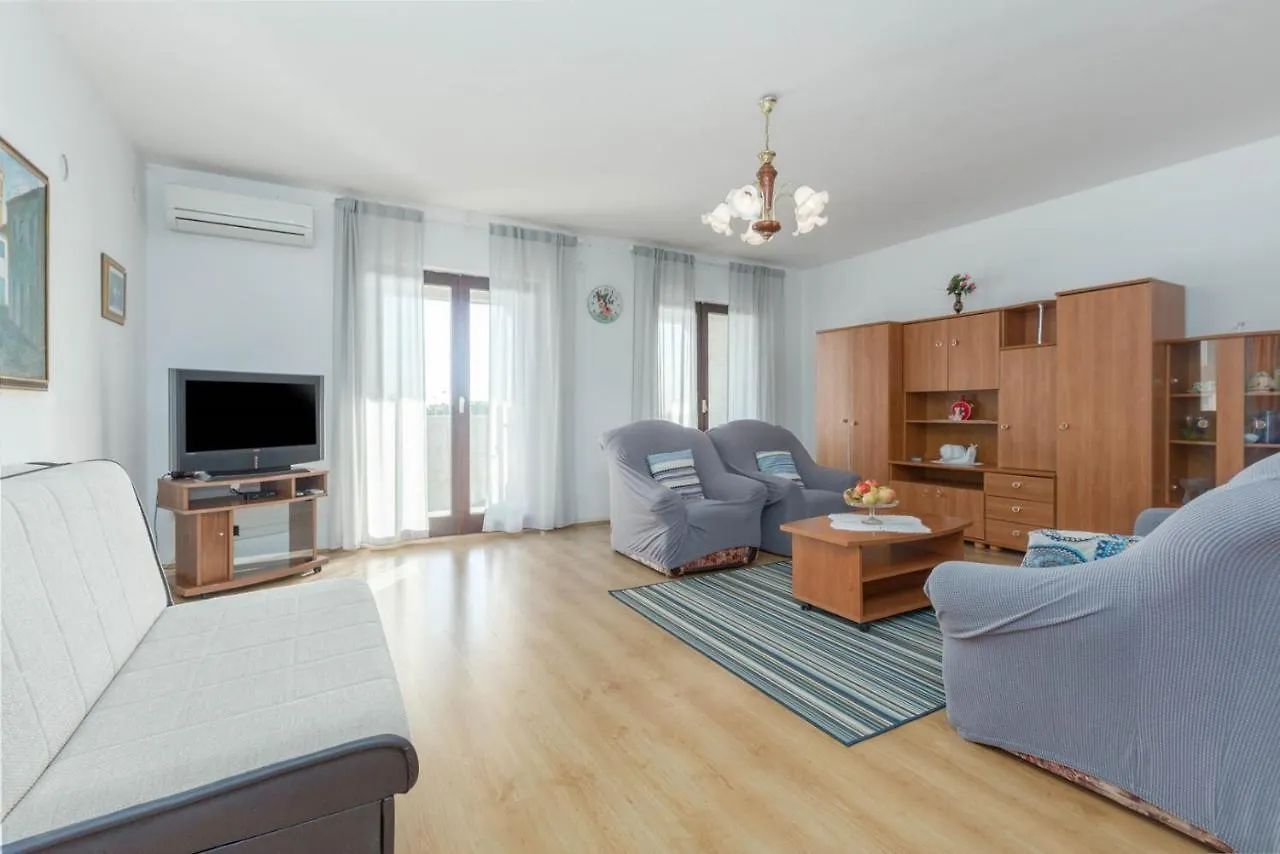 Apartment Seaside Villa Paola: 3-Bedroom Garden Retreat Porec Croatia