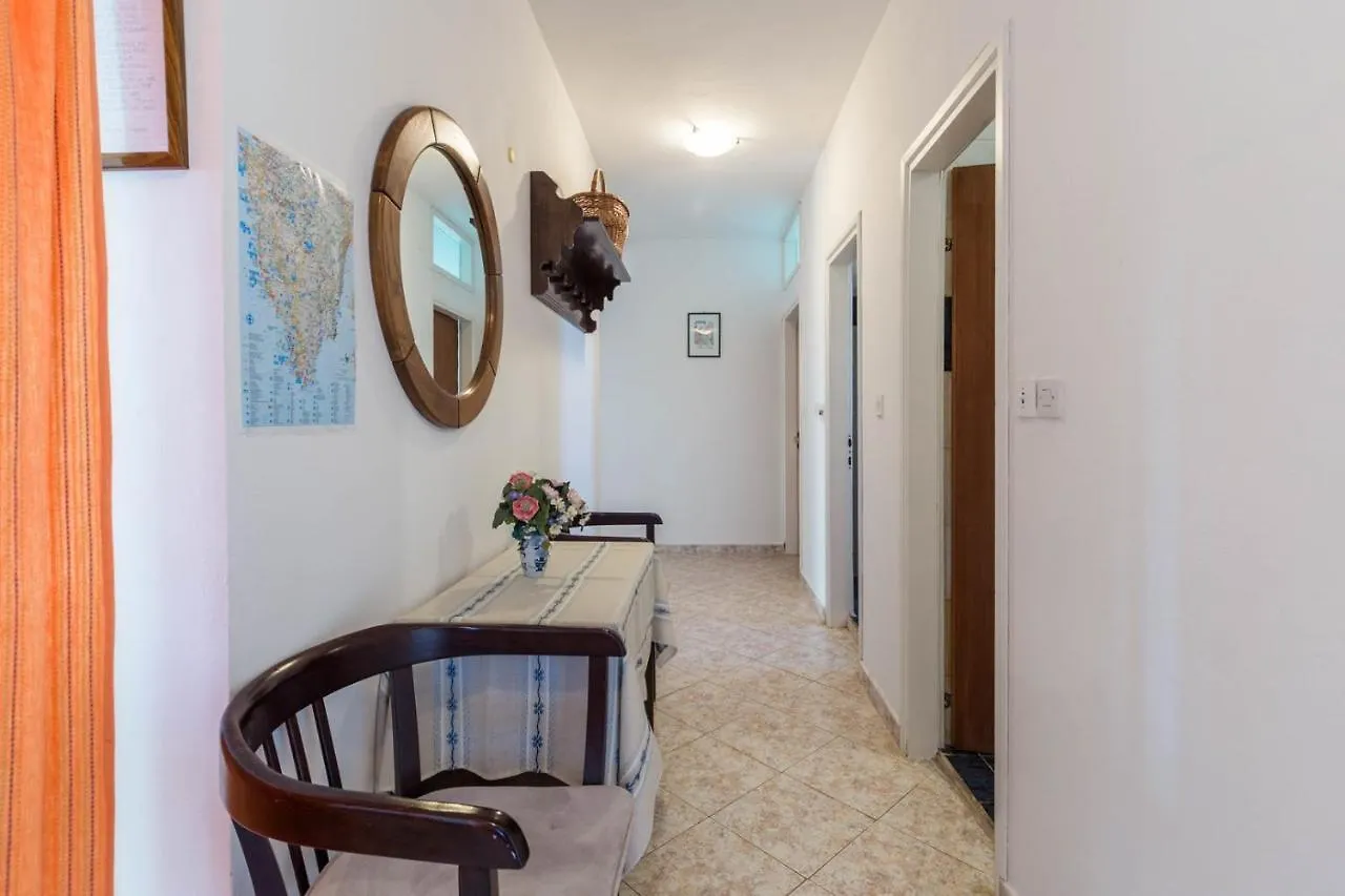 Seaside Villa Paola: 3-Bedroom Garden Retreat Porec